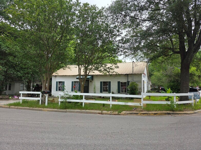 More Photos Of 2020 Avenue L 1/2, Huntsville Apartments For Sale