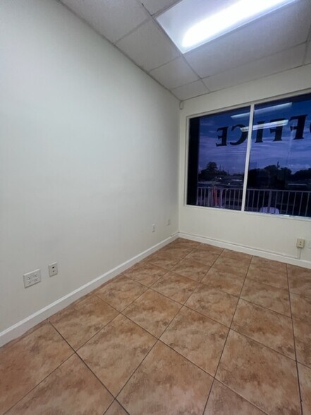 More Photos Of 5580 W 16th Ave, Hialeah Medical For Lease