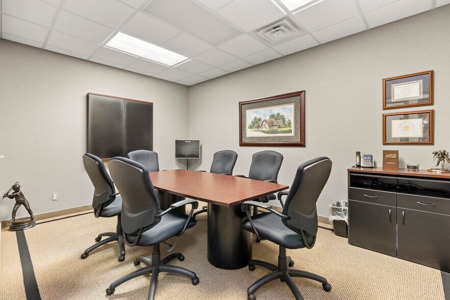 More Photos Of 33 Hiram St, Lake Orion Medical For Lease