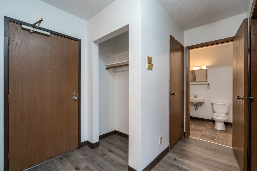 More Photos Of 3200 Maple Ave, Slayton Apartments For Sale