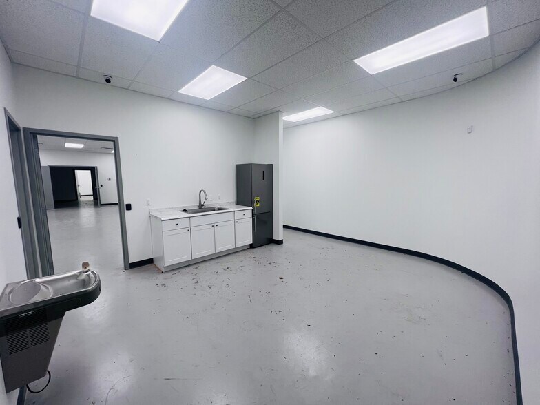 More Photos Of 20869 Mound Rd, Warren Warehouse For Sale