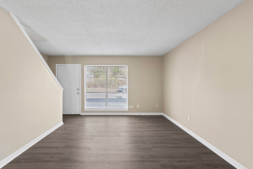 More Photos Of 856 Park Brook Trl, Birmingham Apartments For Sale