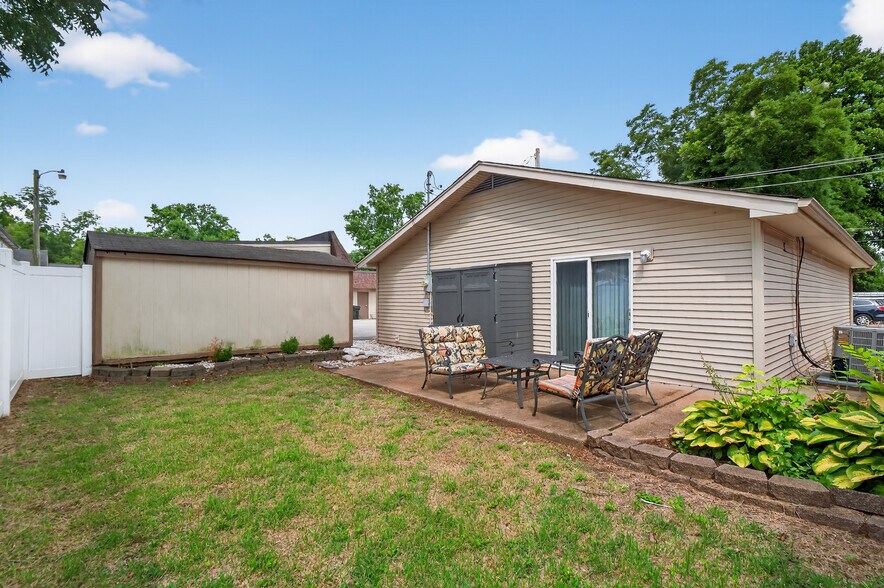 More Photos Of 638 Main St, Columbia Office For Sale