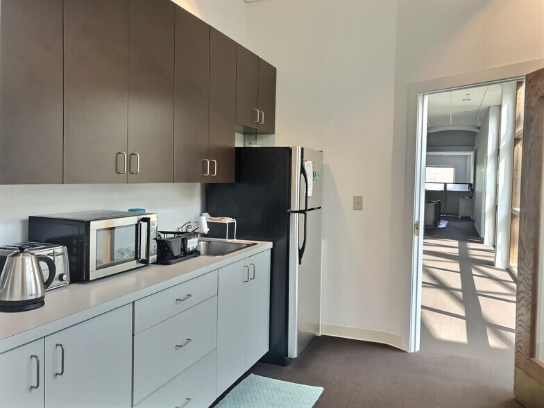 More Photos Of 2421 Ivy Rd, Charlottesville Office For Lease