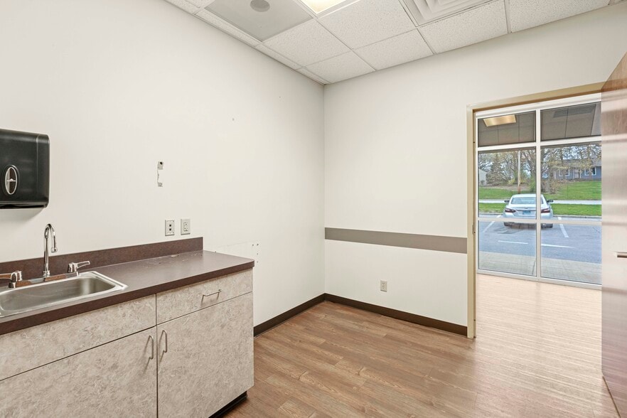 More Photos Of 2427-2443 Ridge Rd, Highland Unknown For Lease