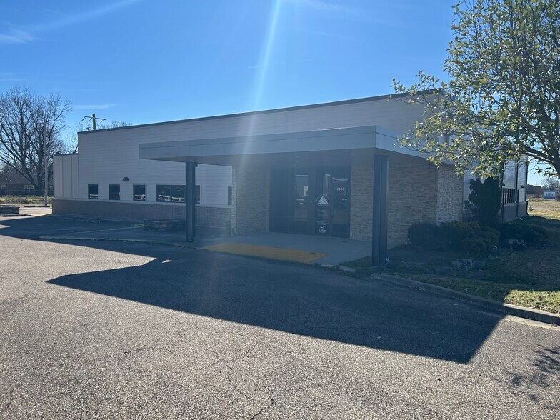 More Photos Of 2596 Interstate 55, Marion Medical For Lease