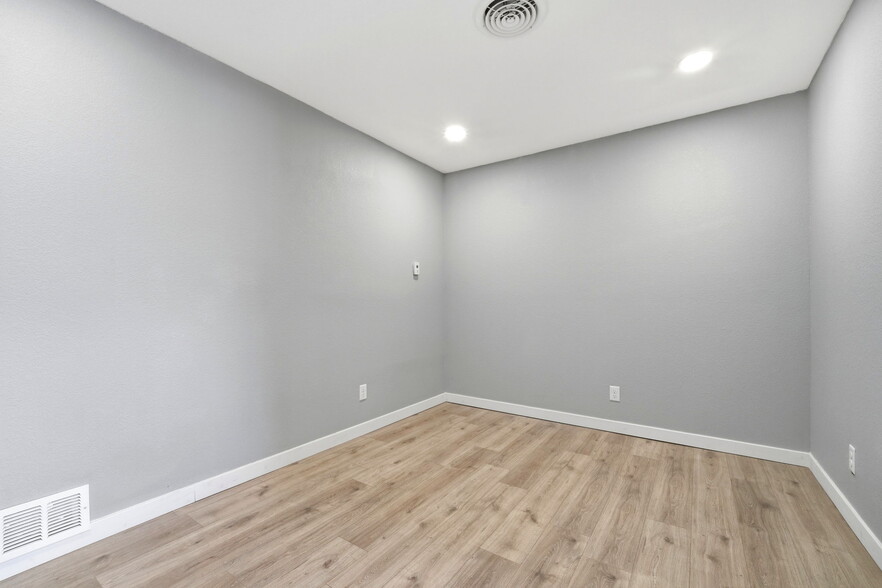 More Photos Of 2513-2515 E Willamette Ave, Colorado Springs Manufacturing For Lease