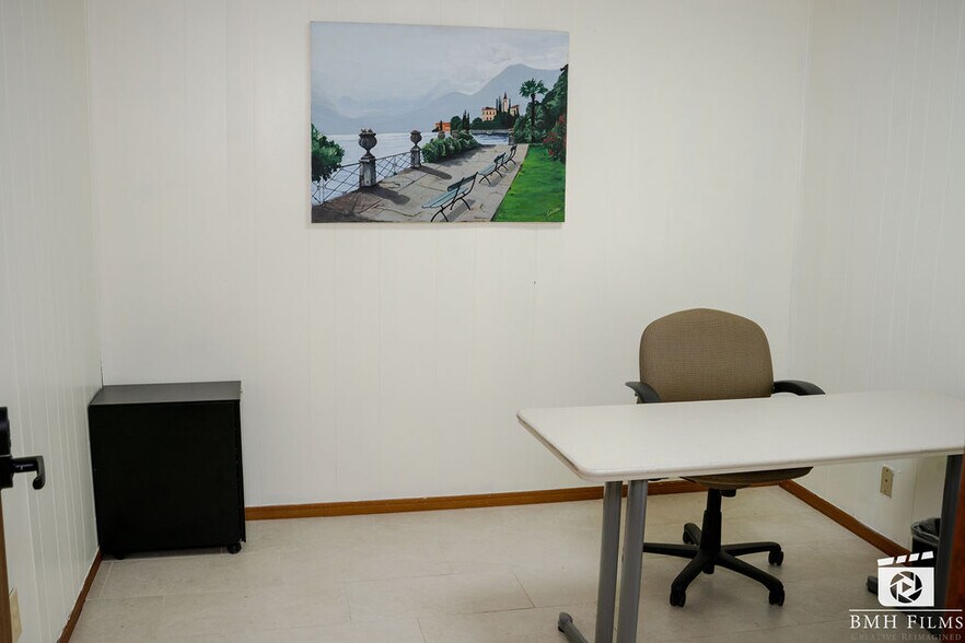 More Photos Of 707-709 N Palestine St, Athens Medical For Lease