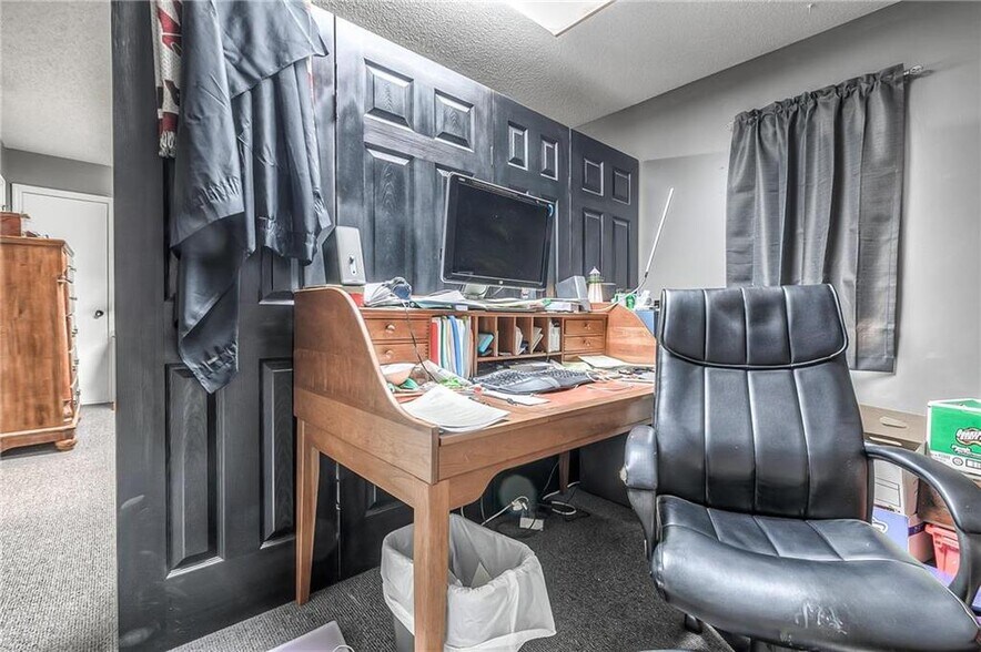 More Photos Of 4 W Monroe St, Buckner Office For Sale