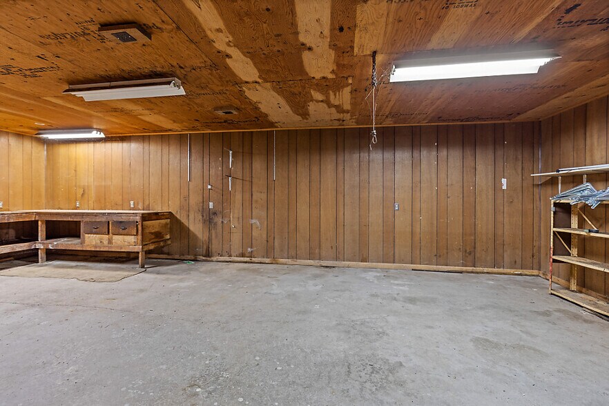 More Photos Of 53 Neck Rd, Benton General Retail For Sale