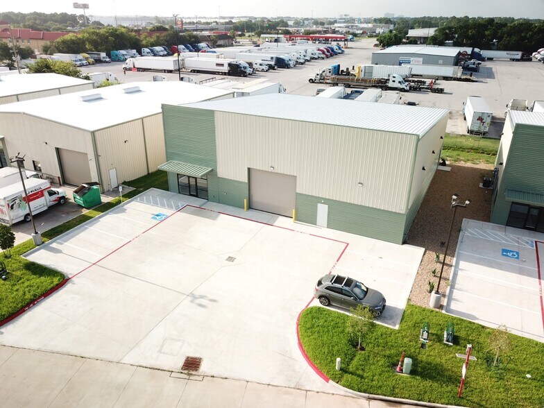 More Photos Of 16217 North Fwy, Houston Unknown For Lease