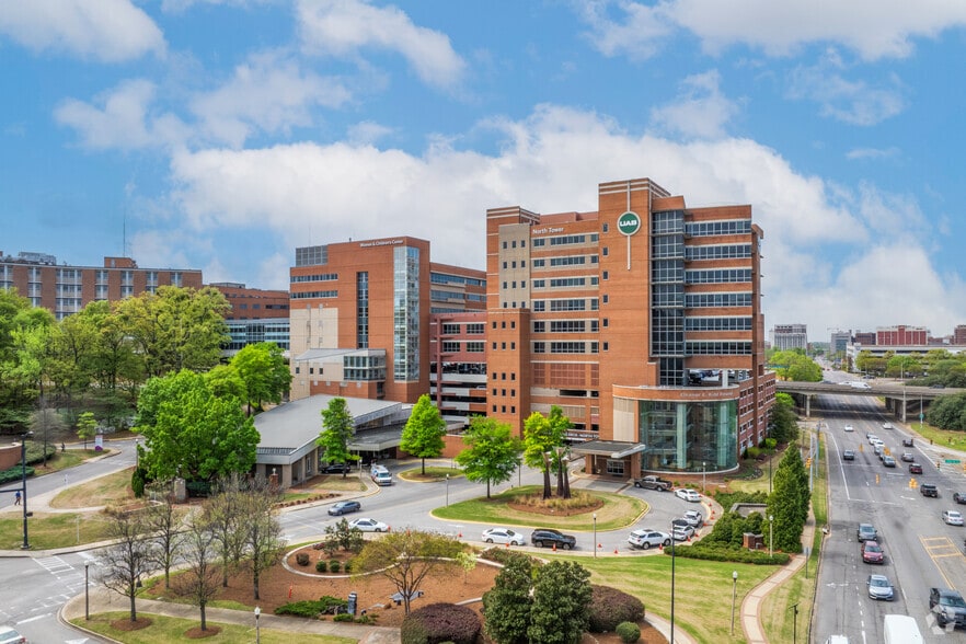 Primary Photo Of 805 Saint Vincents Dr, Birmingham Medical For Lease