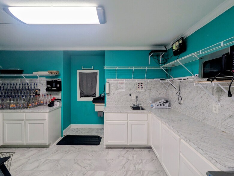 More Photos Of 422 N Lhs Dr, Lumberton Freestanding For Sale