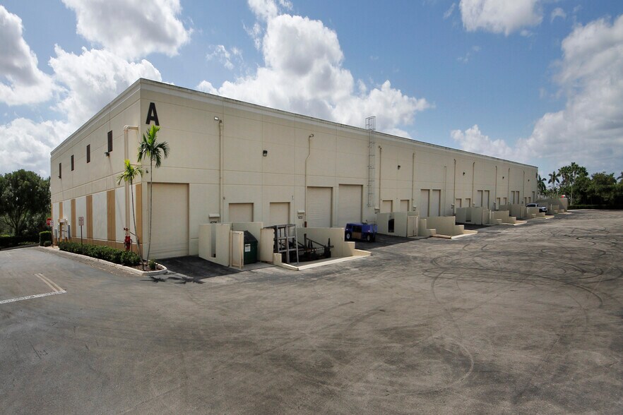 More Photos Of 6250-6270 N Hiatus Rd, Tamarac Unknown For Lease