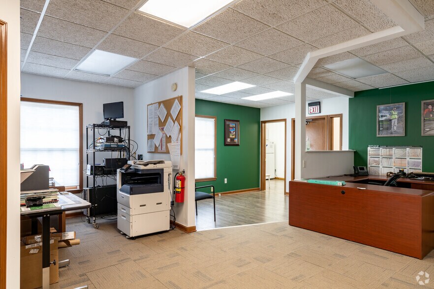 More Photos Of 53425-53445 Grand River Ave, New Hudson Office For Sale