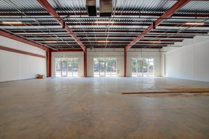 More Photos Of 904 W Jasper St, Broken Arrow General Retail For Lease