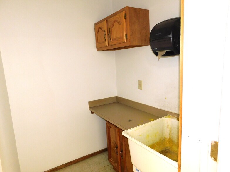 More Photos Of 215 Nieman St, Sunman Warehouse For Sale