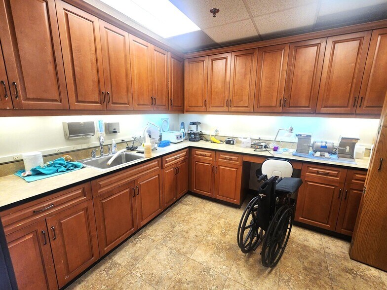 More Photos Of 899 US Hwy 287, Broomfield Medical For Sale