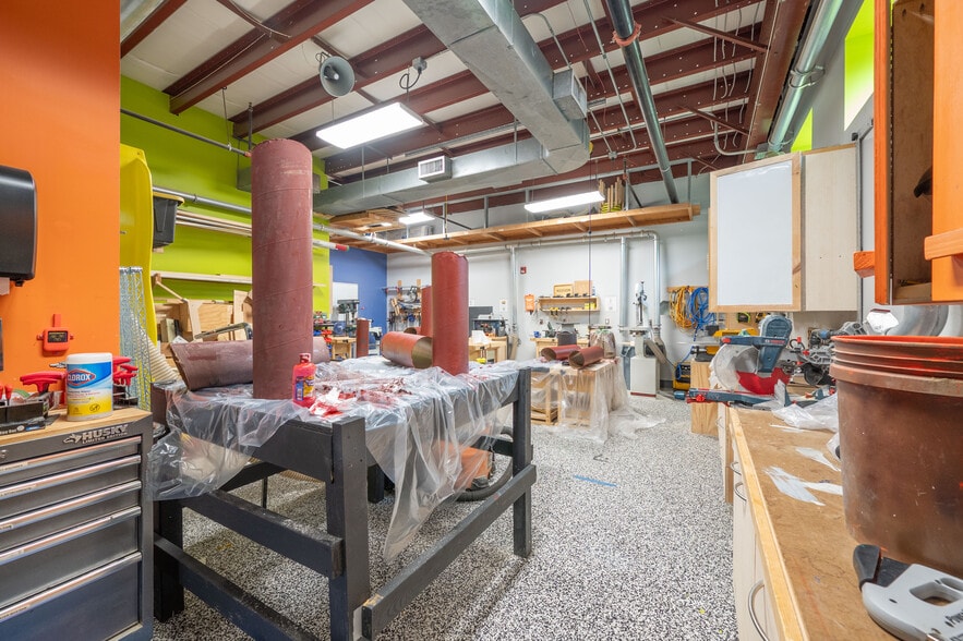 More Photos Of 16-18 Trowbridge Dr, Bethel Light Manufacturing For Sale