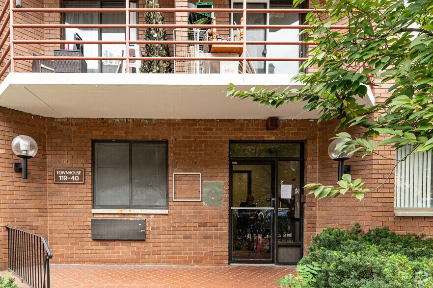 More Photos Of 11940 Metropolitan Ave, Kew Gardens Apartments For Lease