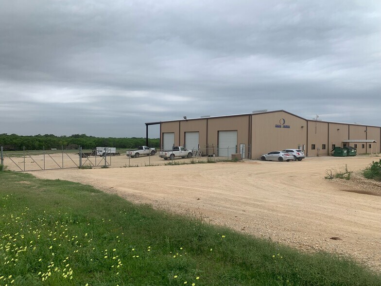 More Photos Of 352 Welco Ln, Jourdanton Industrial For Lease
