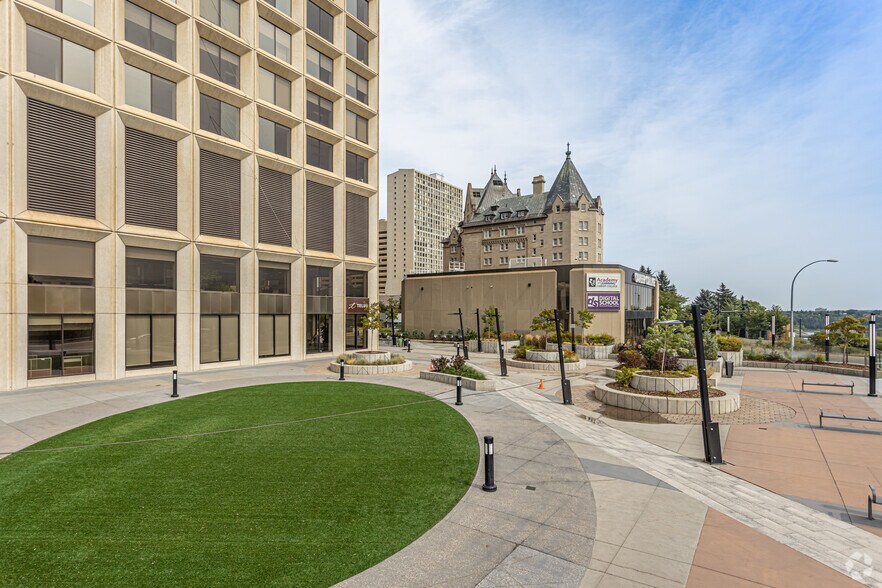 More Photos Of 10020 100th St NW, Edmonton Office For Lease