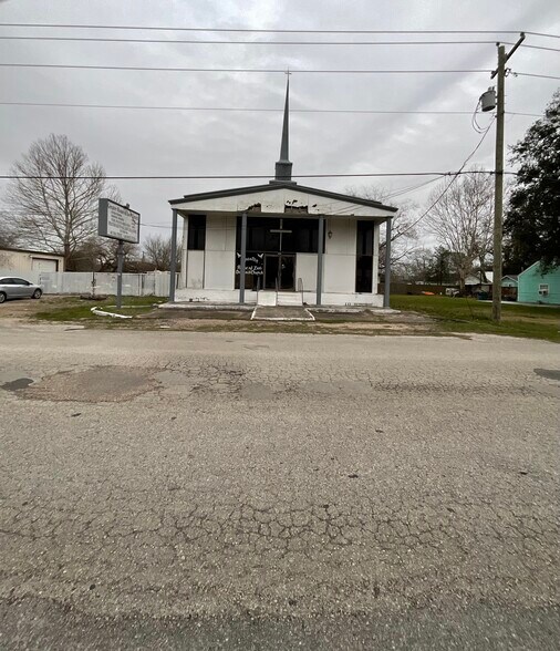 More Photos Of 609 Oak St, La Marque Warehouse For Sale
