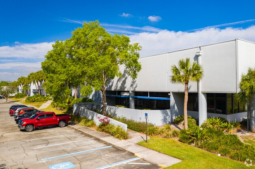 More Photos Of 8402 Laurel Fair Cir, Tampa Unknown For Lease
