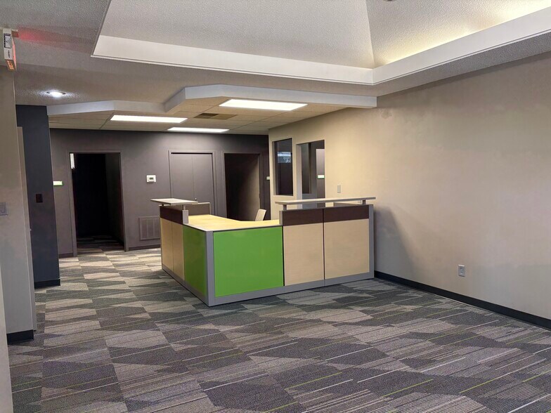 More Photos Of 201 W Broadway Blvd, Johnston City Office For Sale