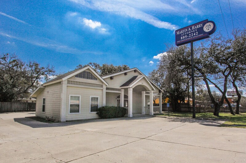 More Photos Of 1712 N Interstate 35, San Marcos Office For Sale