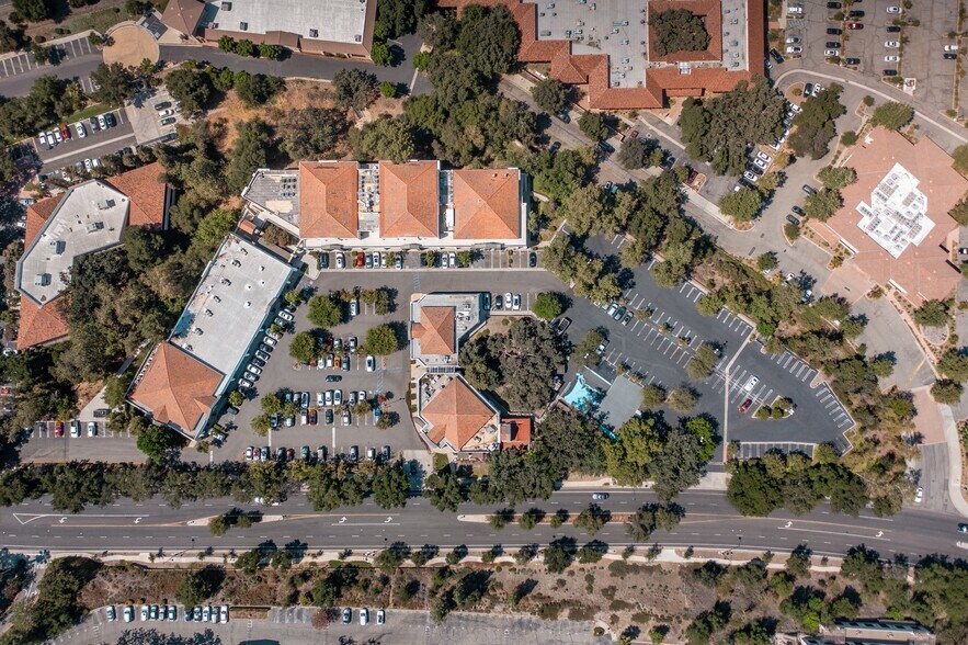More Photos Of , Agoura Hills General Retail For Sale