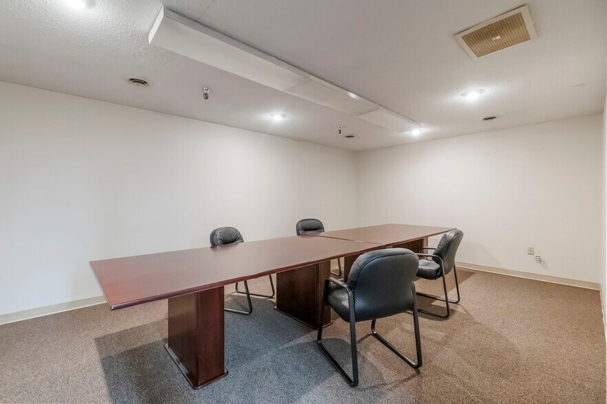 More Photos Of 155 1st St, Winthrop Warehouse For Lease