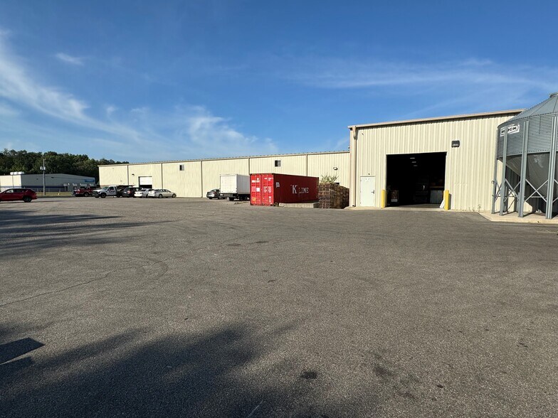 More Photos Of 4650 Chester Dr, Elkhart Warehouse For Sale