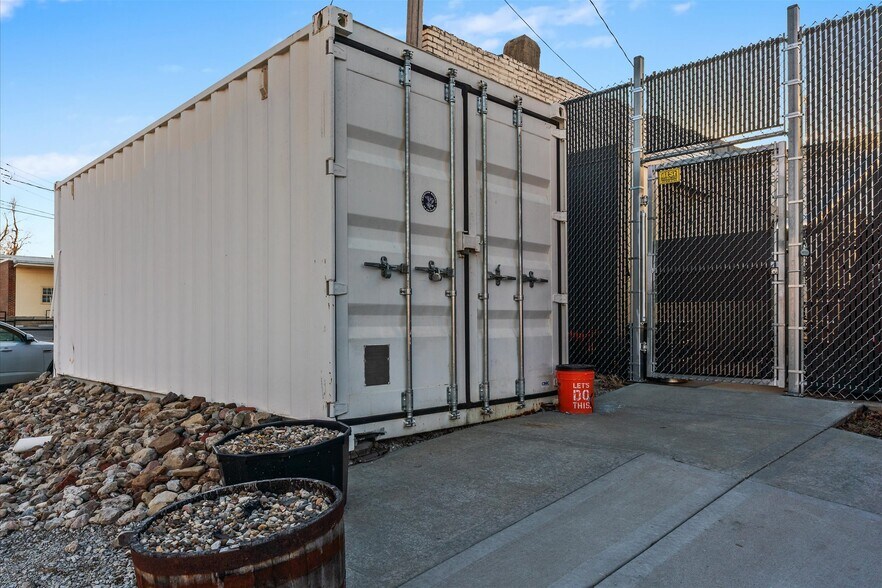 More Photos Of 451 S Thompson Ave, Excelsior Springs Bar For Sale