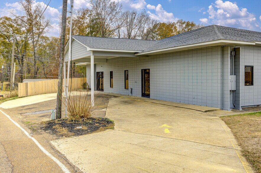 More Photos Of 6889 Paxton Rd, Vicksburg Office For Sale