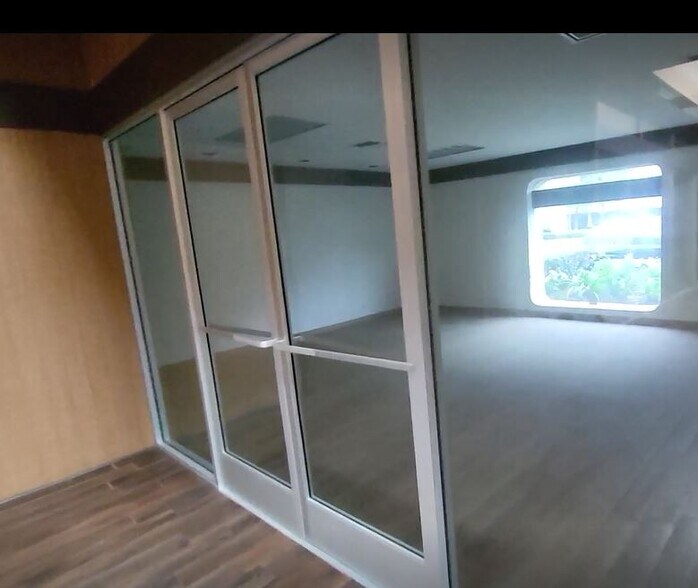 More Photos Of 13903-13921 Artesia Blvd, Cerritos Flex For Lease