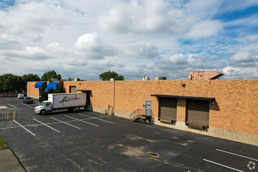 More Photos Of 10769-10795 Midwest Industrial Blvd, Saint Louis Warehouse For Sale