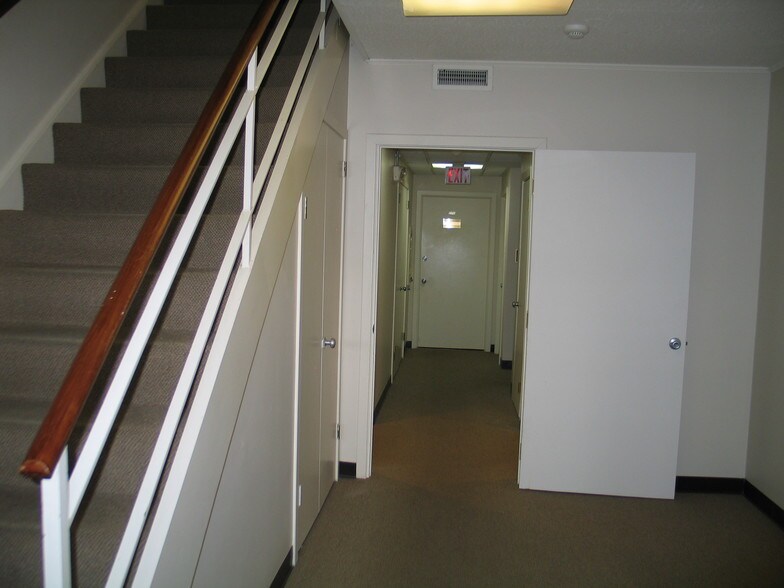 More Photos Of 72 Park St, New Canaan Office For Lease