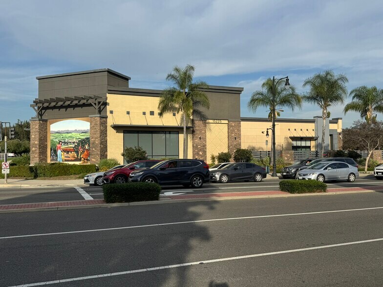 More Photos Of 15225 Whittier Blvd, Whittier Freestanding For Lease