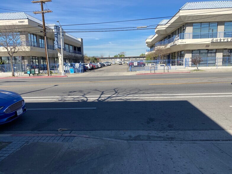 More Photos Of 13545-13557 Van Nuys Blvd, Pacoima Unknown For Lease