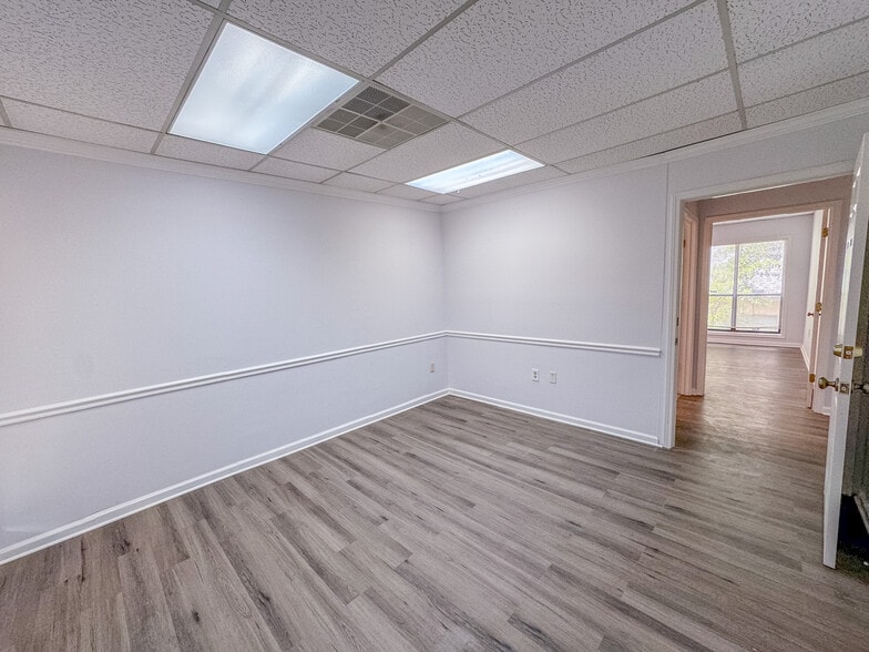 More Photos Of 875 Old Roswell Rd, Roswell Office For Sale