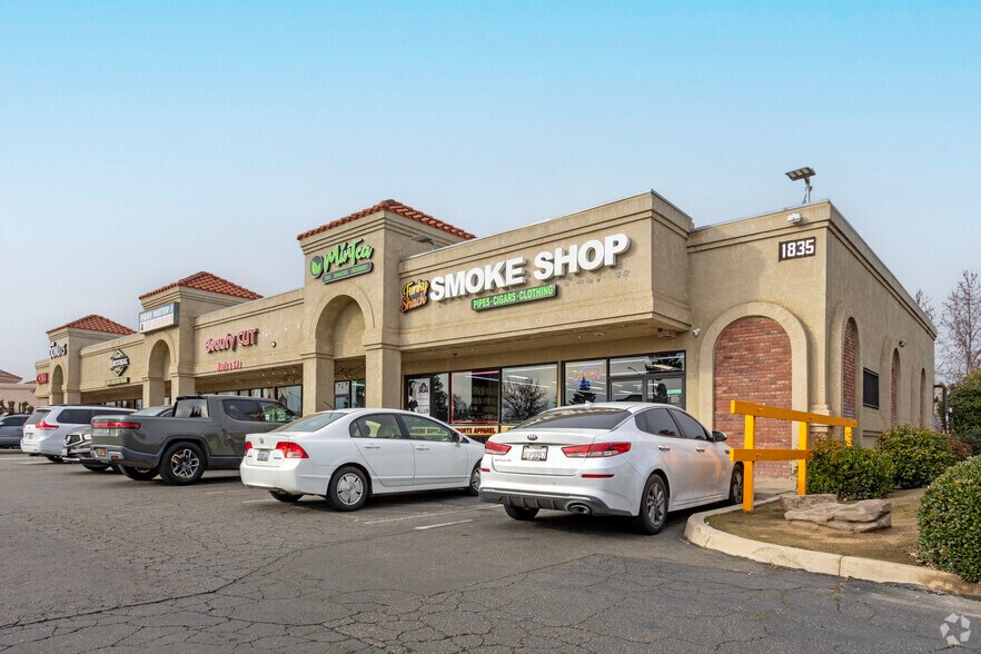 More Photos Of 1835 Ashlan Ave, Clovis Freestanding For Lease