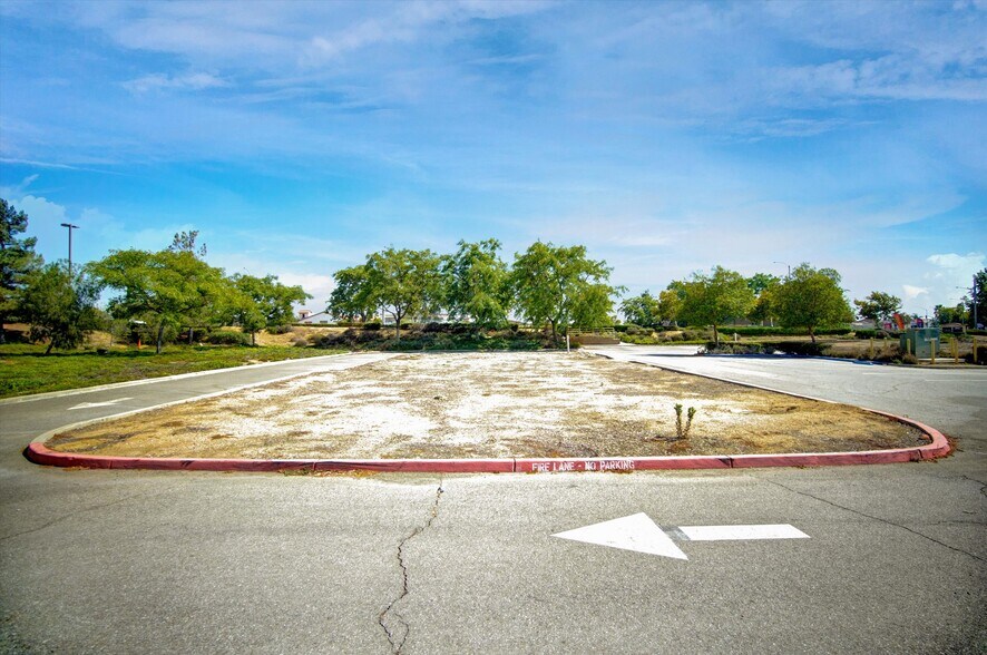 More Photos Of Canyon Springs Parkway, Riverside Land For Lease