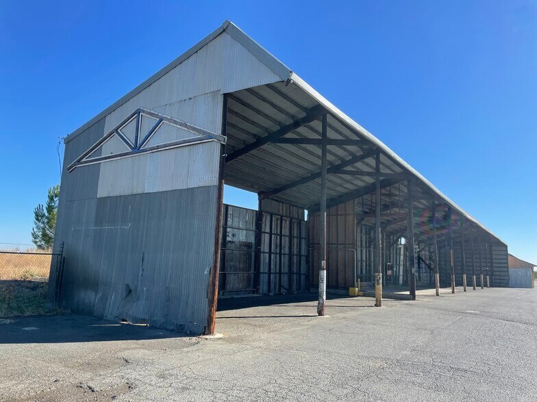 More Photos Of 5033 Feather River Blvd, Olivehurst Manufacturing For Lease