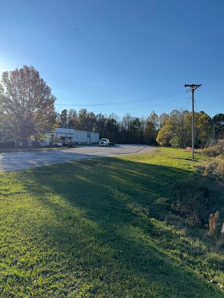 More Photos Of 700 Industrial Park Dr, Selmer Manufacturing For Sale