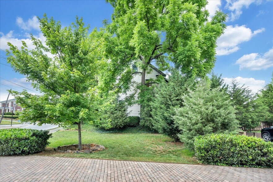 More Photos Of 1526 Franklin Rd SW, Roanoke Hospitality For Sale