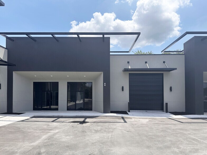 More Photos Of 1477 W Gore St, Orlando Flex For Lease