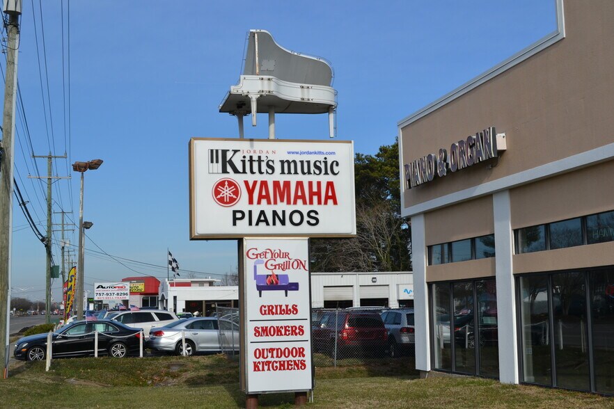 More Photos Of 5164 Virginia Beach Blvd, Virginia Beach Freestanding For Lease
