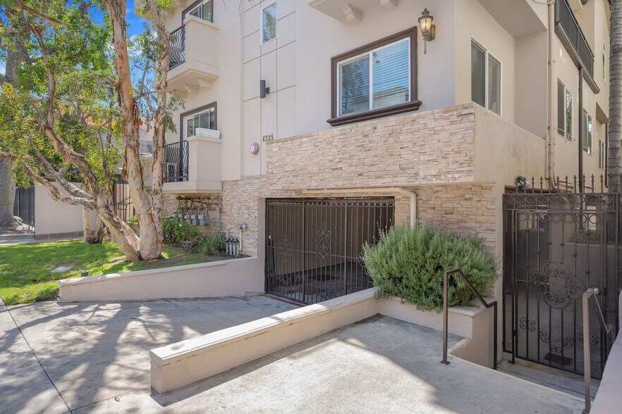 More Photos Of 4325 Stern Ave, Sherman Oaks Apartments For Sale
