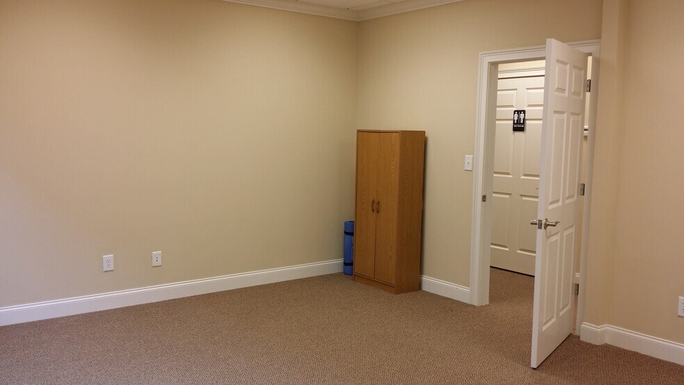 More Photos Of 3855 Shallowford Rd, Marietta Medical For Sale